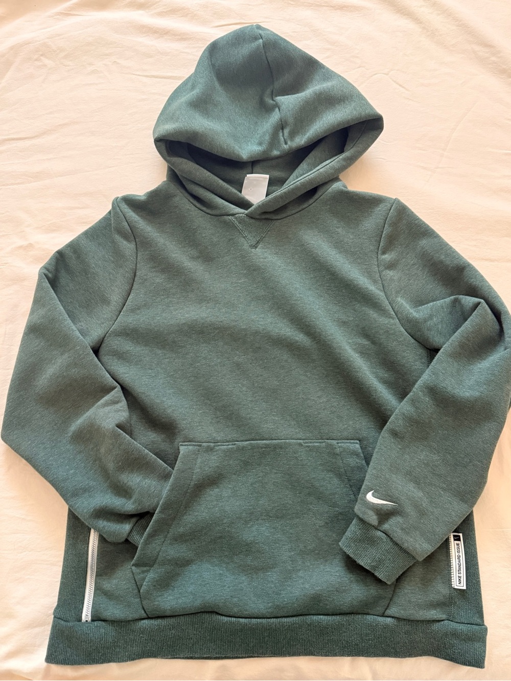 Nike Standard Issue Hoodie – XL